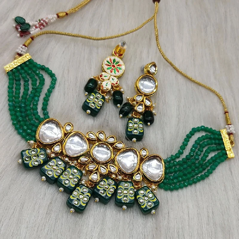 Emerald gem necklaces-Lucentarts Jewellery Kundan Choker Necklace Set