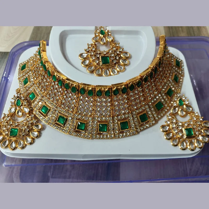 Emerald drop necklaces-Neetu Art Gold Plated Kundan Stone Choker Necklace Set With Maangtikka