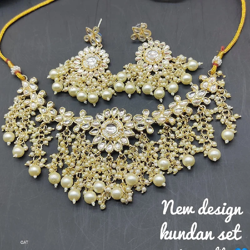 Sleek gold necklaces-Lucentarts Jewellery Kundan Choker Necklace Set