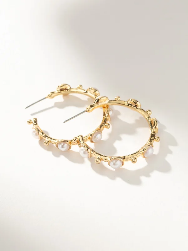 Wanderer feather earrings-Chic Pearl Hoop Earrings