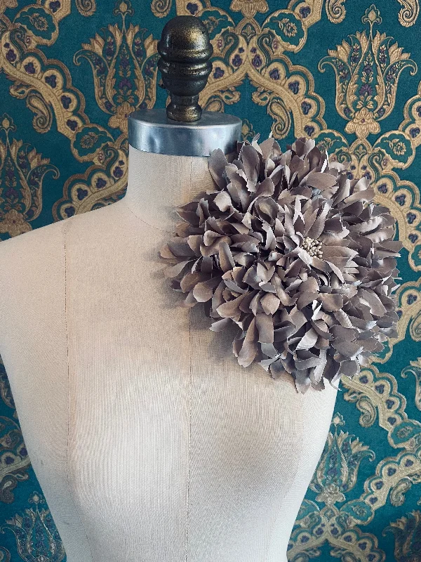 Wide geometric brooch-Crisantemo Flower Brooch - gigante